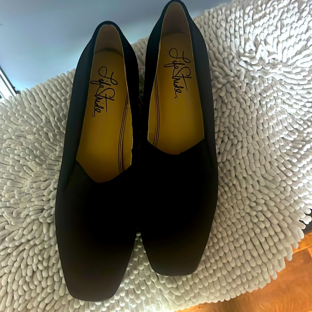 Life Stride Indy Stretch NWOT black slip on shoe.